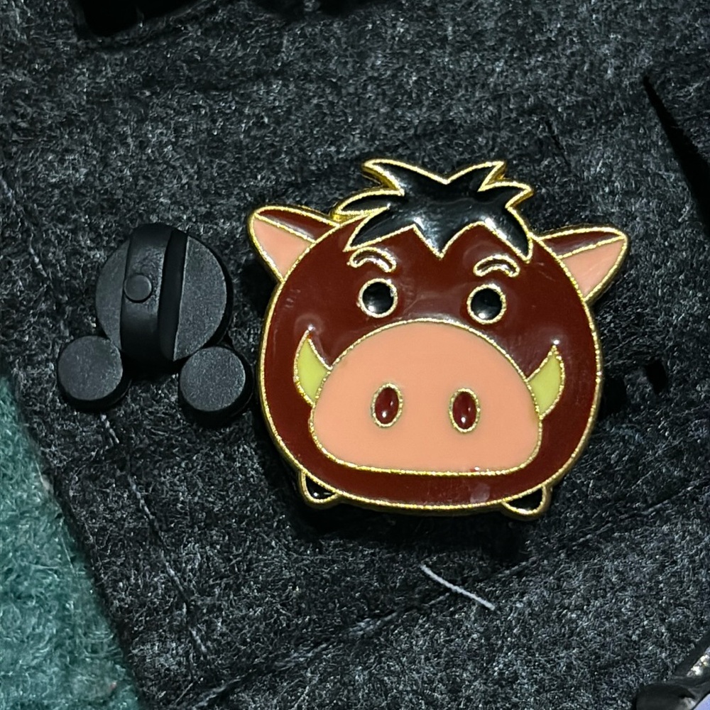 Disney pumba from lion king pin